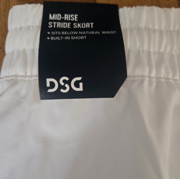 DSG Mid-Rise White Skort - Picture 3 of 7